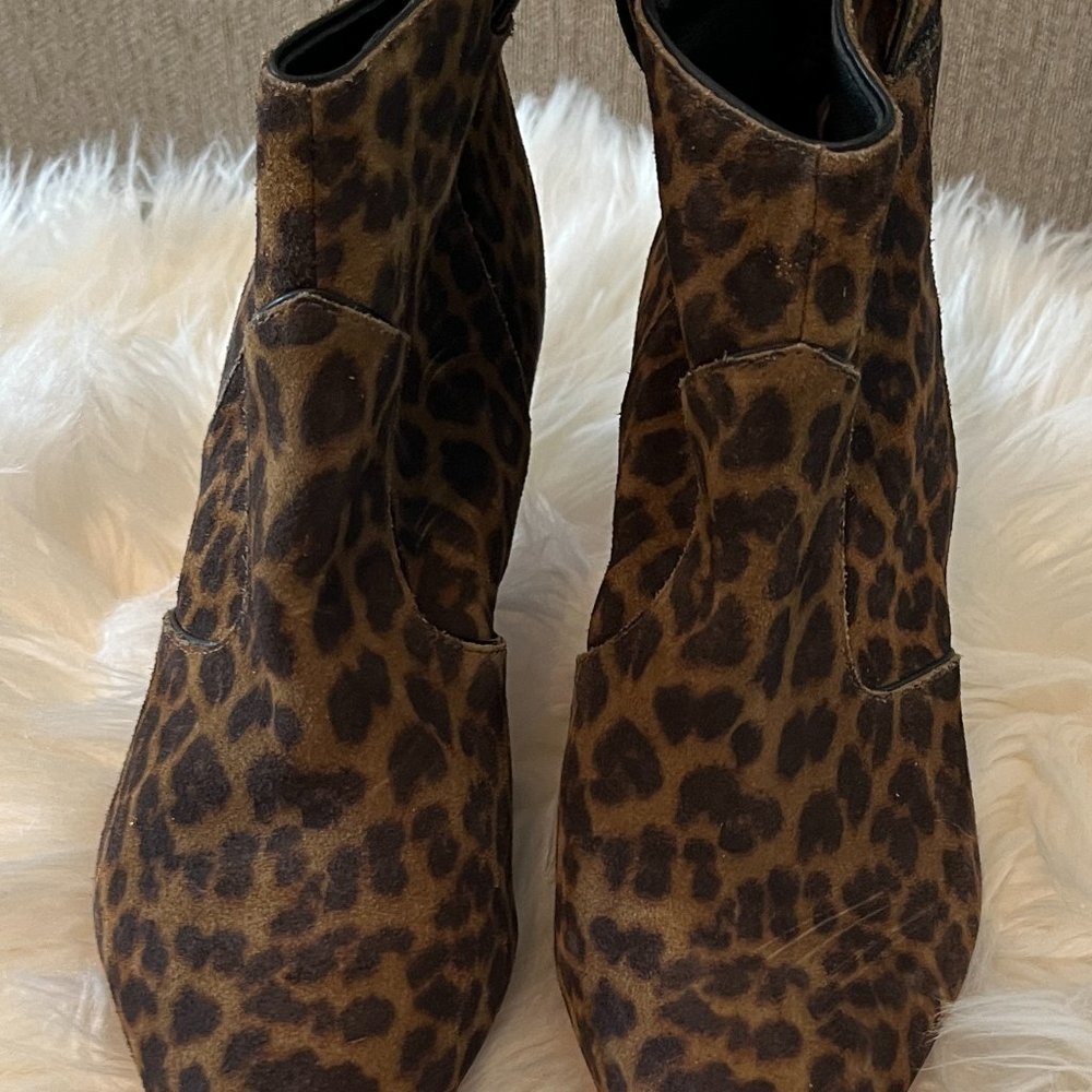 Veronica Beard Lexi Leopard print Suede Zip Booties - size 5 1/2 - Picture 2 of 6